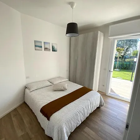 Con Giardino Indipendente 250 Mt Dal Mare Lägenhet